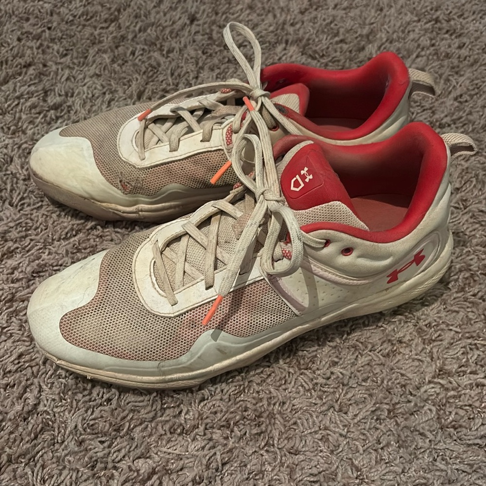 Size 11 women’s metal softball cleats